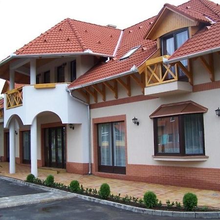 Hotel Györgyey Kastély Panzió és Étterem à Tápiógyörgye Extérieur photo