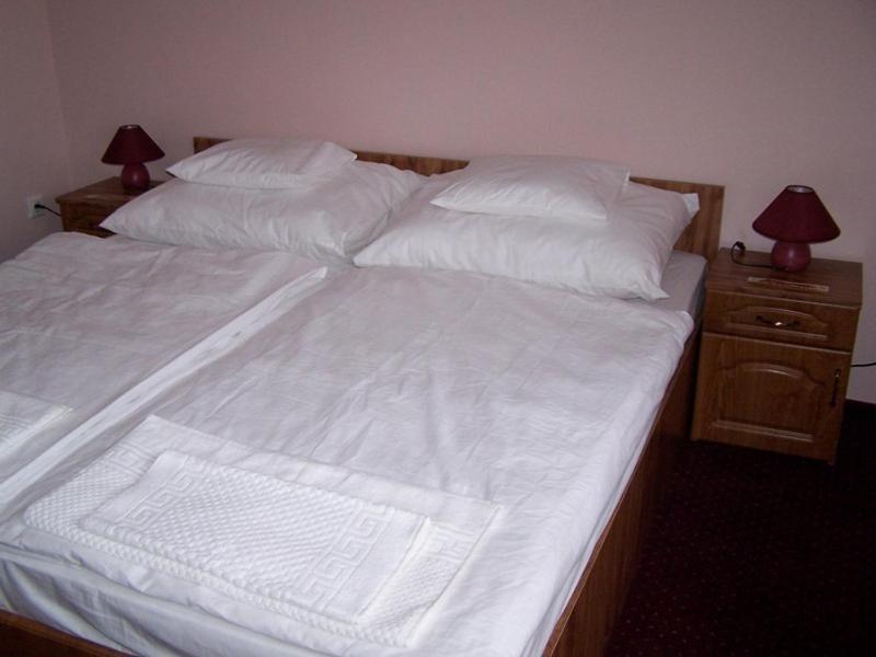 Hotel Györgyey Kastély Panzió és Étterem à Tápiógyörgye Extérieur photo